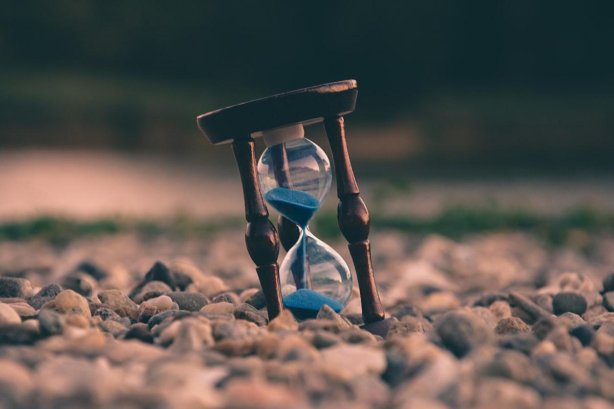 Analogue clock face reflecting litigation deadlines